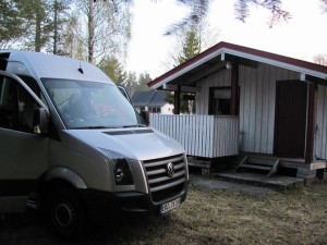 Übernachtung auf der Fahrt in einer Bikerhütte nach Elverum